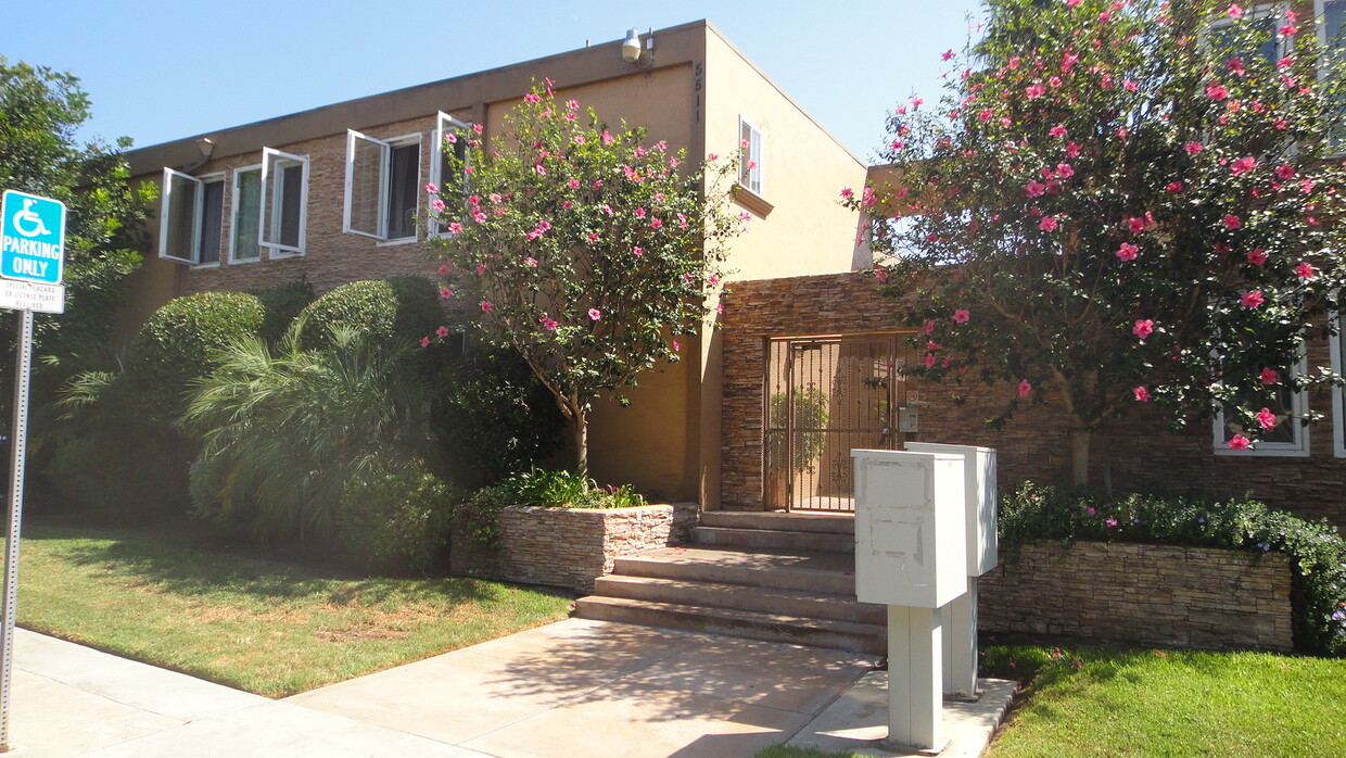 Primary Photo - 5511 Adelaide Ave