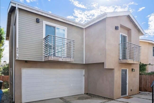 Modern Detached 3 Bedroom House with Private 2 Car Garage and Patio - Modern Detached 3 Bedroom House with Private 2 Car Garage and Patio