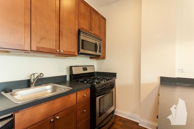 Building Photo - 2834 N Albany Ave