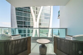 Building Photo - 900 Biscayne Blvd