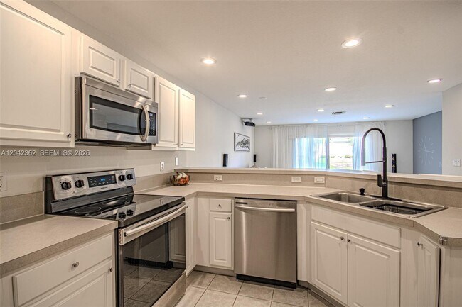 Foto del edificio - 16171 Sierra Palms Dr