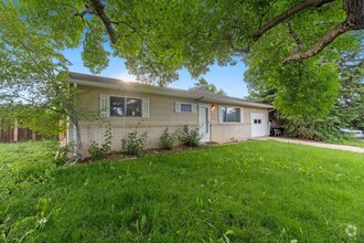 Building Photo - 833 Ponderosa Dr