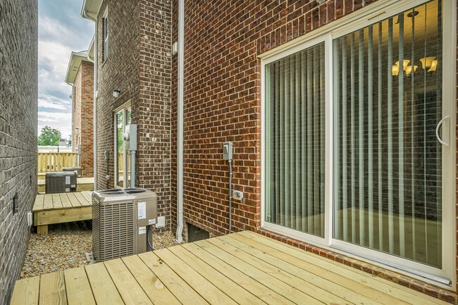 Building Photo - 125 Edgington Dr