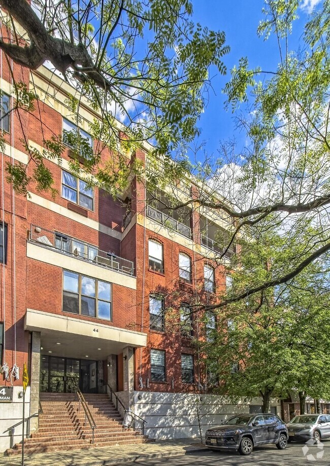 Building Photo - 44 Sherman Ave
