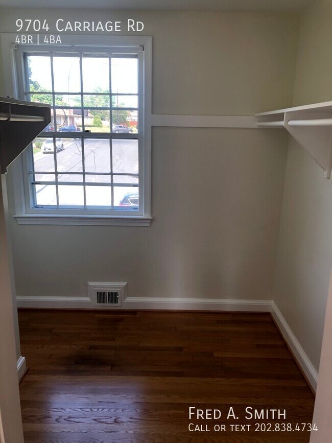 Foto del edificio - 9704 Carriage Rd