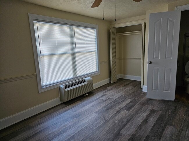 Building Photo - 302 Alder St