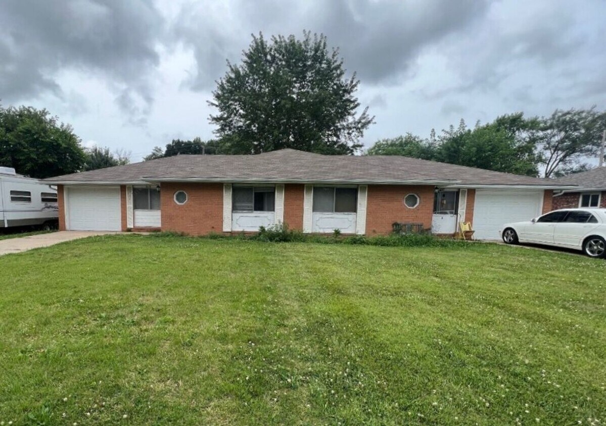 Foto principal - Coming Soon! Charming 2Bed/1Bath Duplex