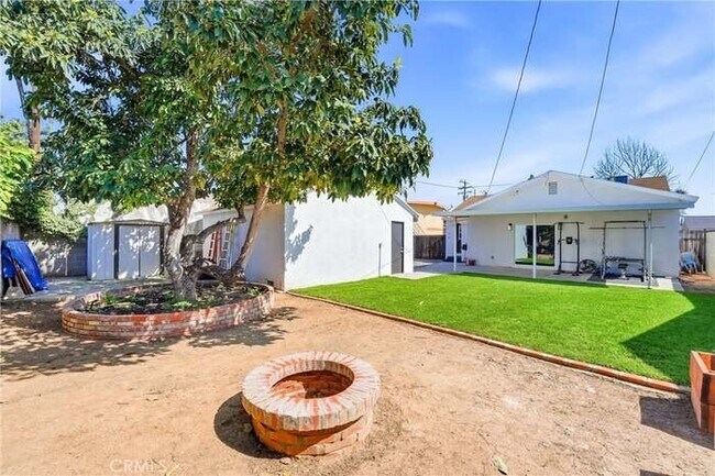 Foto del edificio - 329 Catalpa Ave