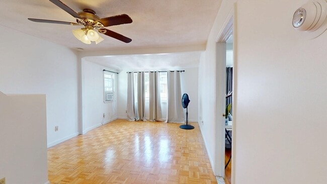 Building Photo - 54 Linwood St