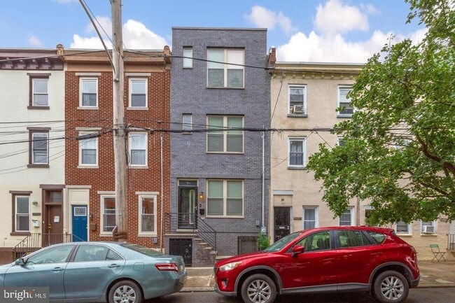 Building Photo - 1744 Vineyard St