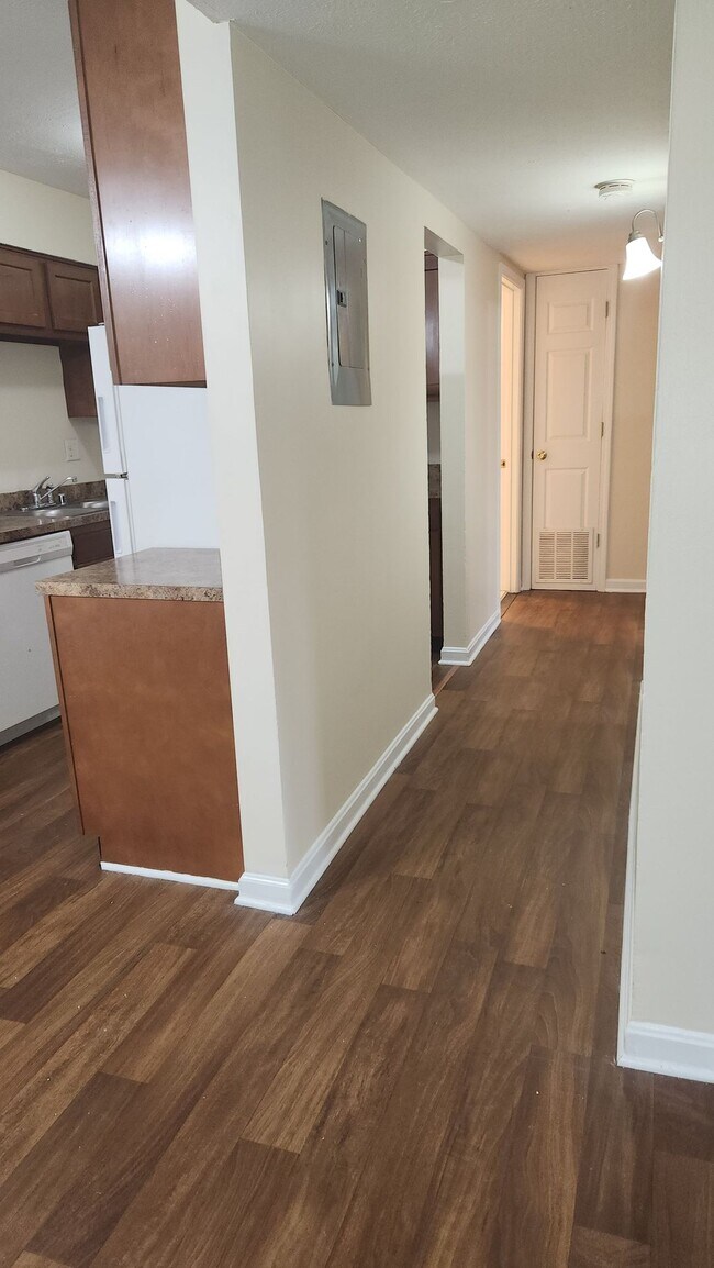 Foto del edificio - Renovated 2BR • Balcony • Washer/Dryer Hookups