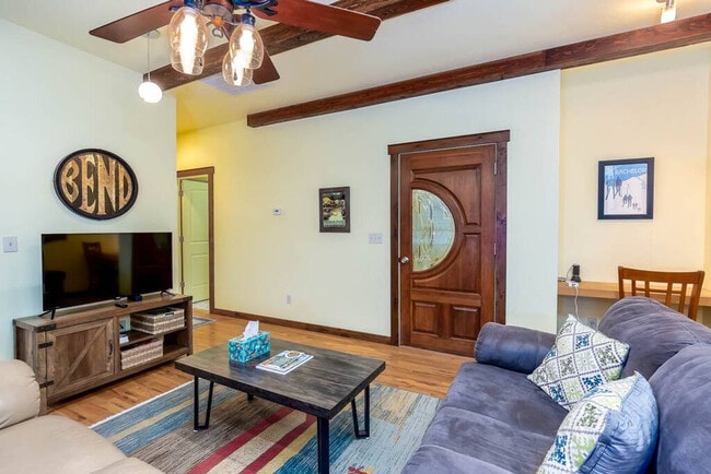 Foto del edificio - 1018 NW Ogden Ave