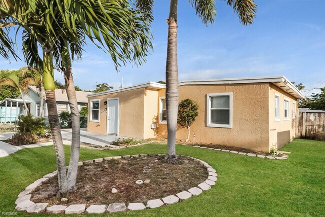 Building Photo - 4 br, 1 bath House - 395 Plum Tree Drive