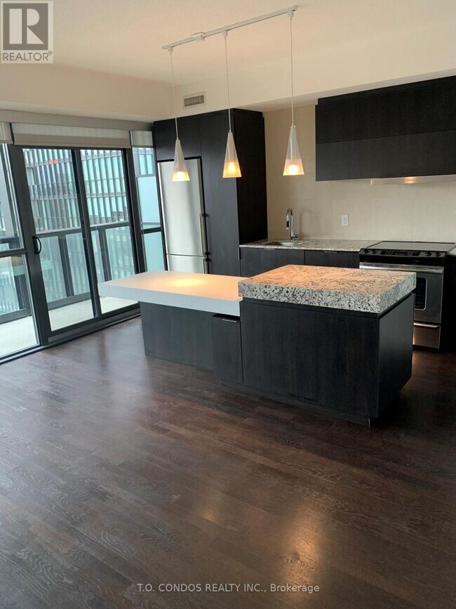 Building Photo - 101 Charles St E