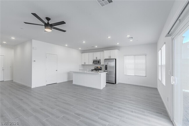 Foto del edificio - 9946 Kimura Hls Ave