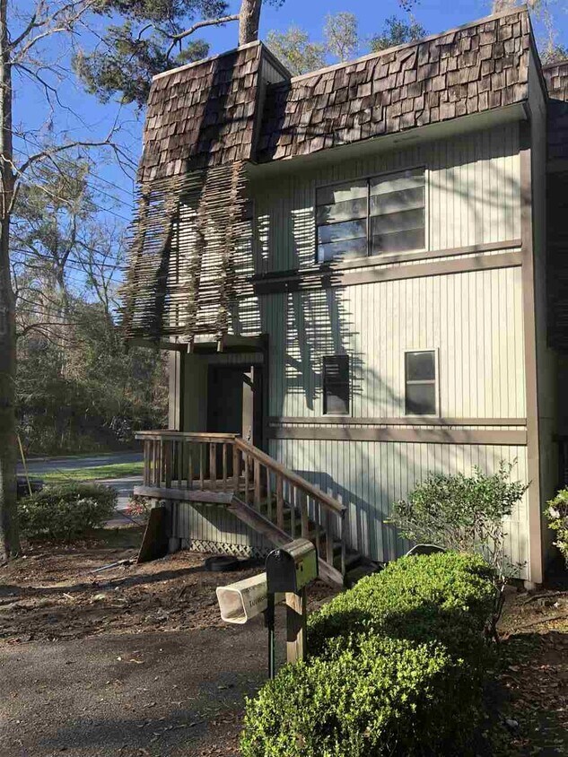 Primary Photo - 1550 Three Lanterns Ln
