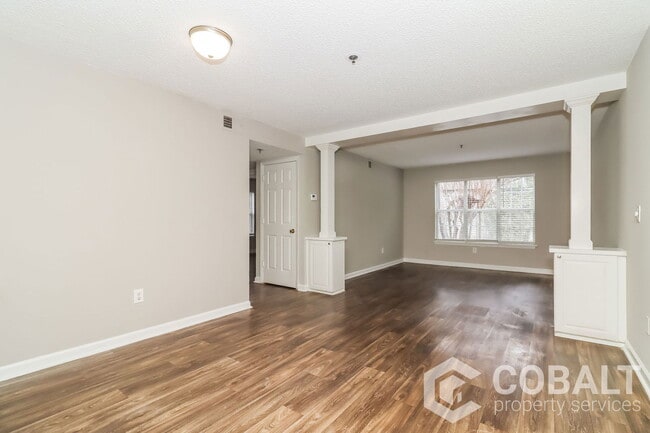 Building Photo - 987 Collier Rd NW