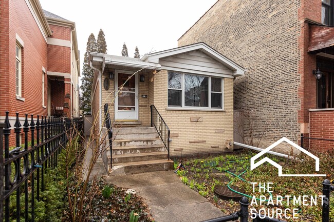Building Photo - 1416 W Lill Ave