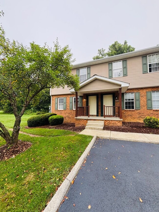 Building Photo - 876 Patrick Henry Dr