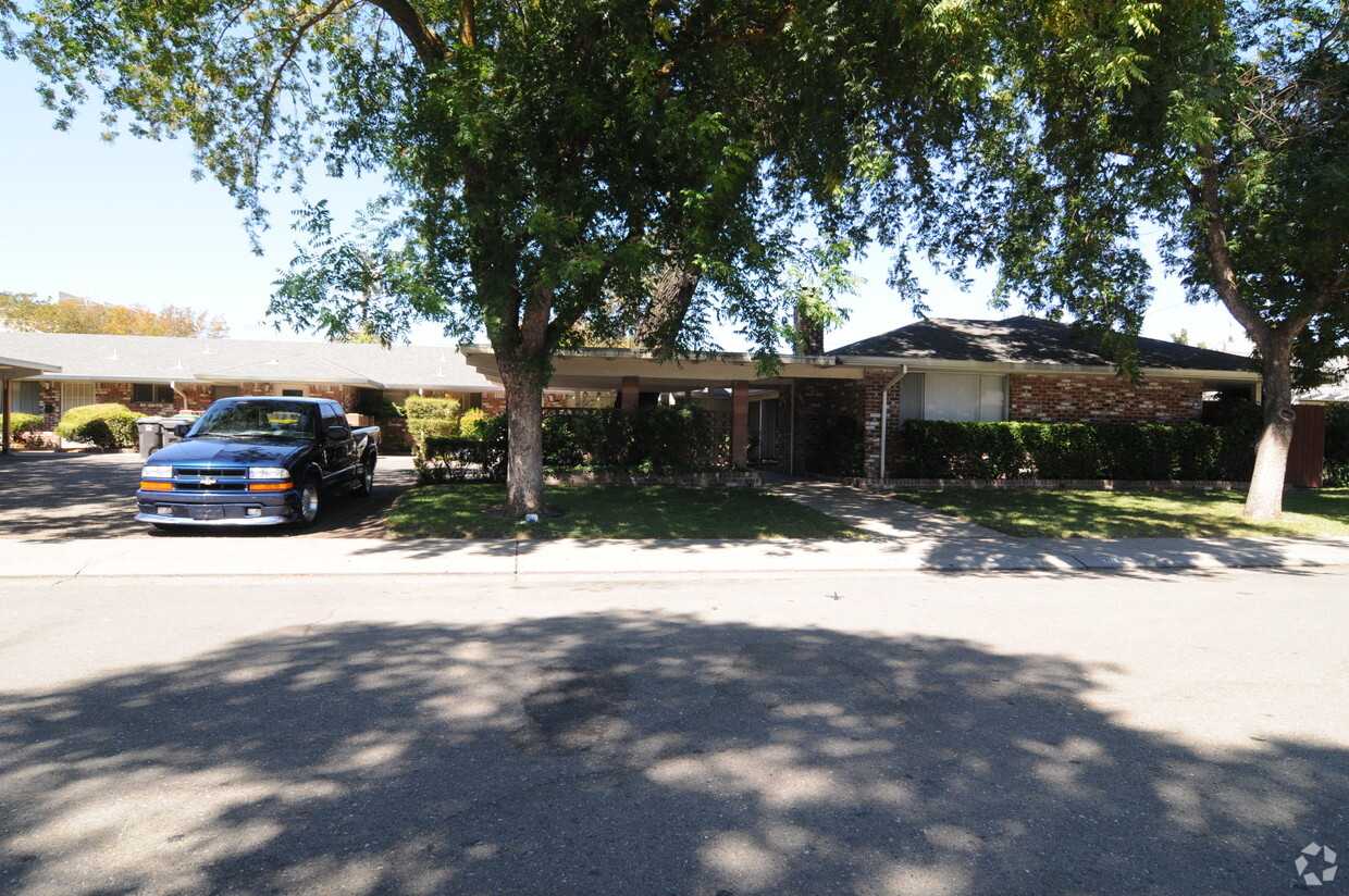 Building Photo - 7733 Coral Ln