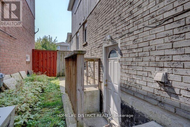 Photo du bâtiment - 1861 Bainbridge Dr