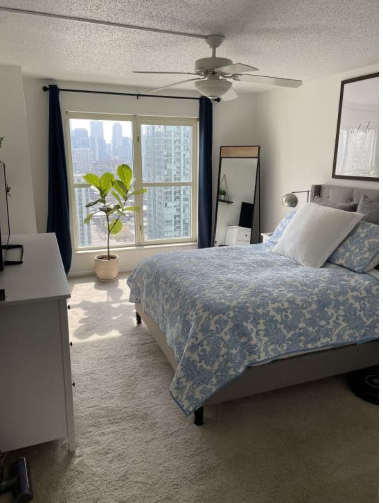 Building Photo - 1212 N La Salle Dr