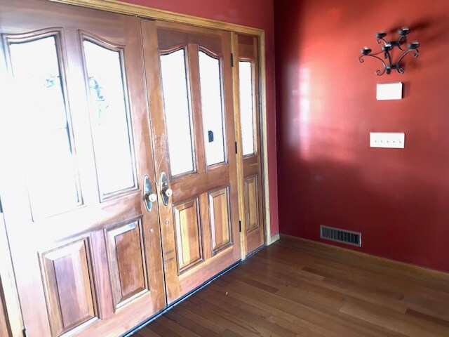 Building Photo - 335 Hilltop Dr