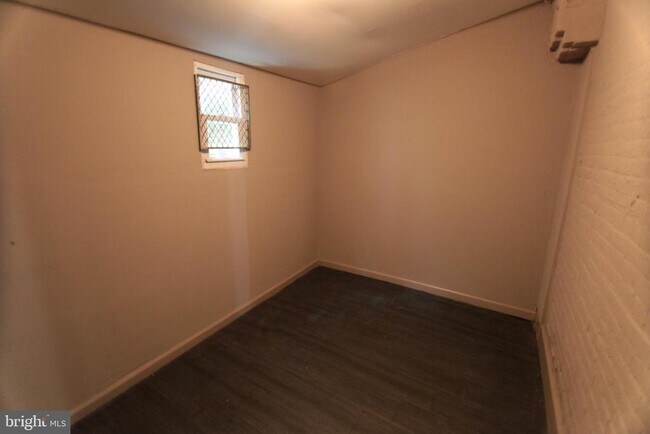 Foto del edificio - 1516 W Montgomery Ave