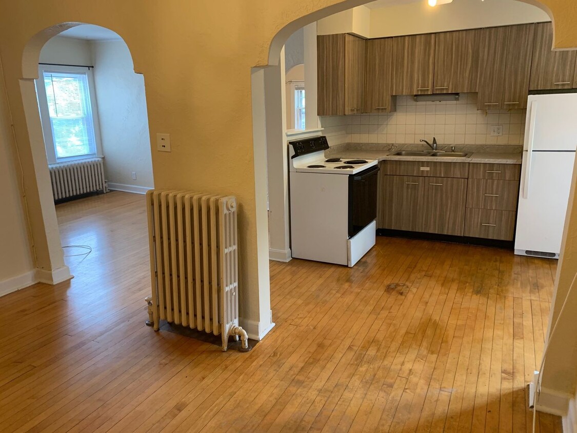 Primary Photo - 2312-14 E Park Pl