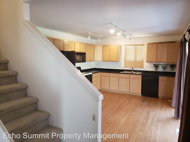 Foto del edificio - 1821 Clover Creek Dr