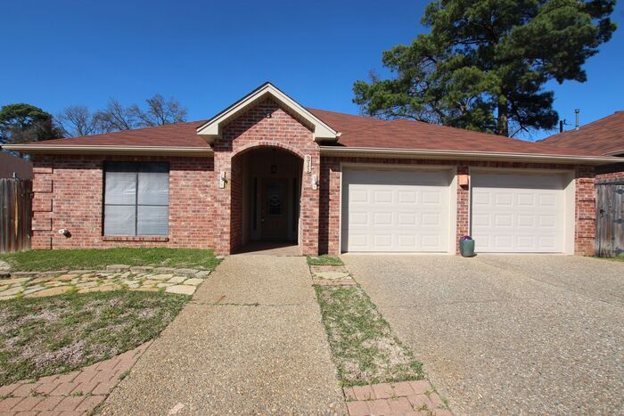 Primary Photo - 311 Amberwood Cir