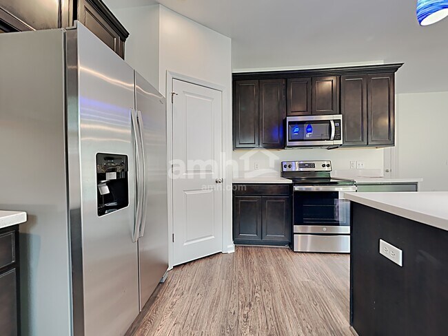 Building Photo - 106 Vango Drive