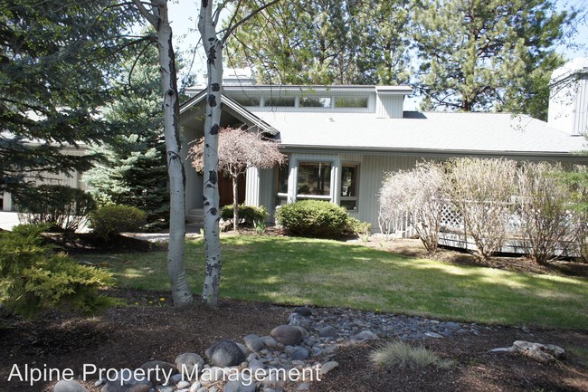 Building Photo - 3 br, 2.5 bath House - 60668 Thunderbird Ct.