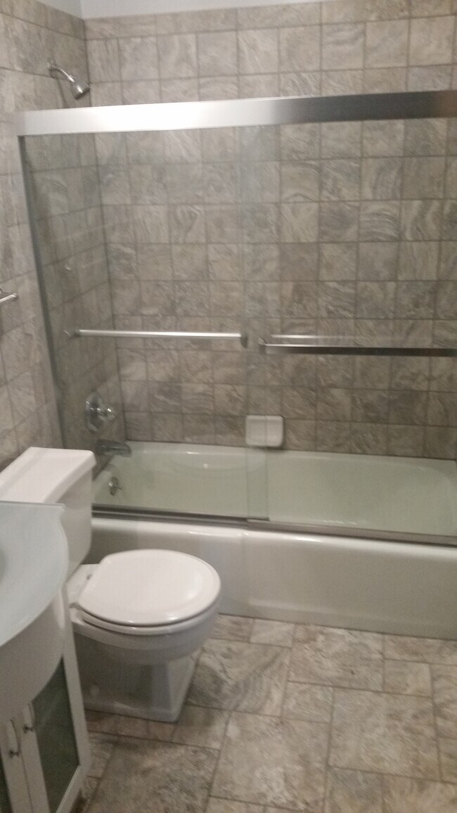 Tiled Bath and Floor - 242 34th Street Dr SE