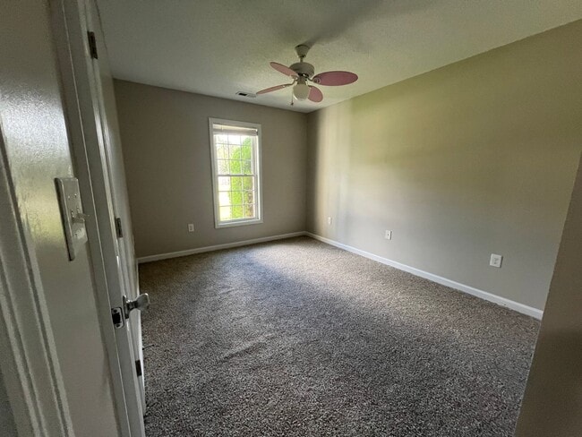 Building Photo - Charming three bedroom two bath home that ...