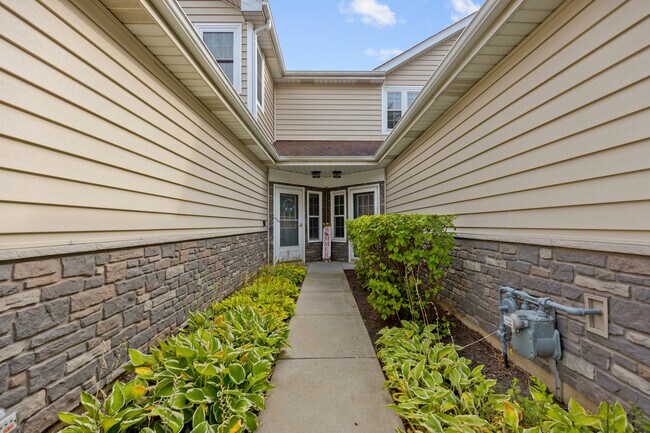 Building Photo - 1181 Regency Dr