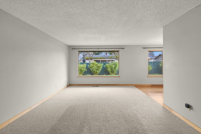 Building Photo - Charming 3 BR, 2 BR Mt. Pleasant Home.