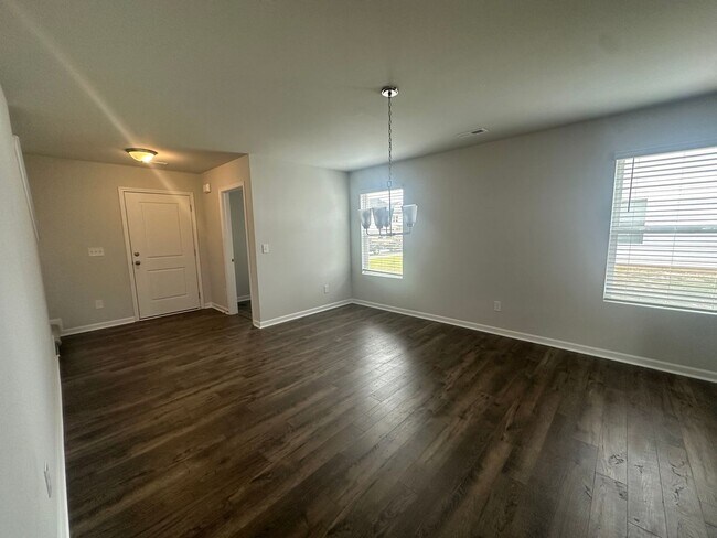Building Photo - 191 Hornet Dr