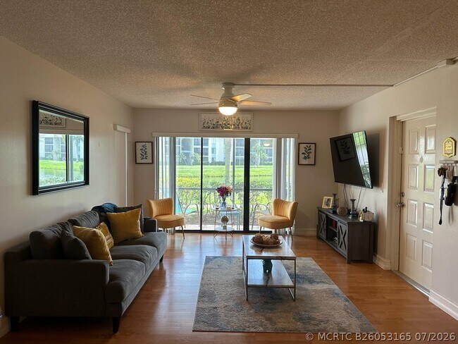 Foto del edificio - 1102 Green Pine Blvd