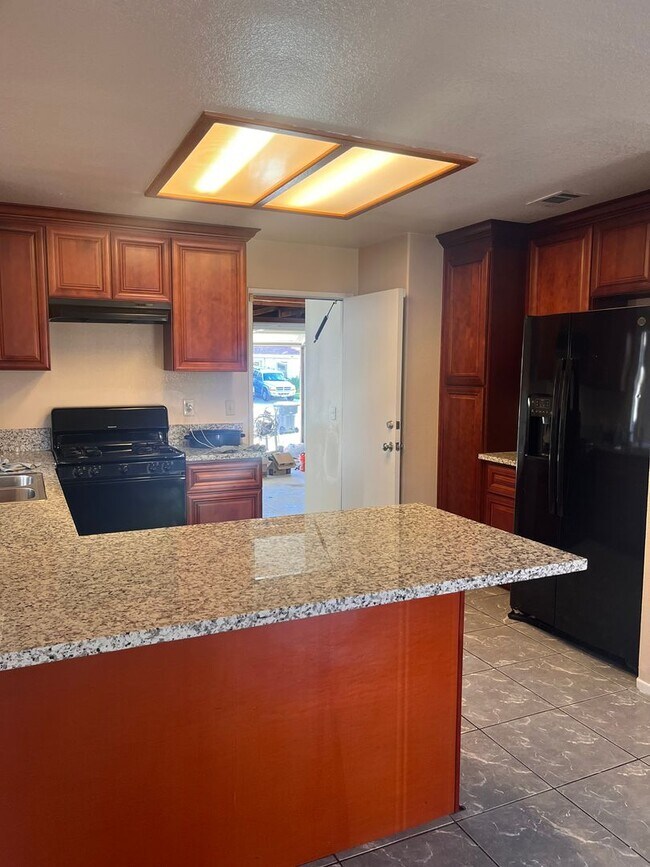 Foto del edificio - Beautiful 4bd/3ba House in Moreno Valley R...