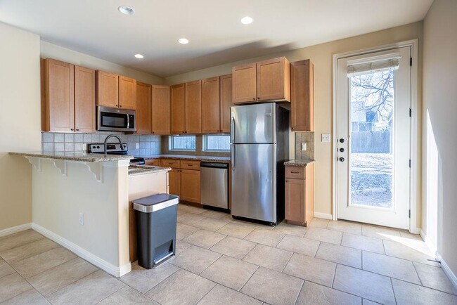 Foto del edificio - 1403 W 51st St