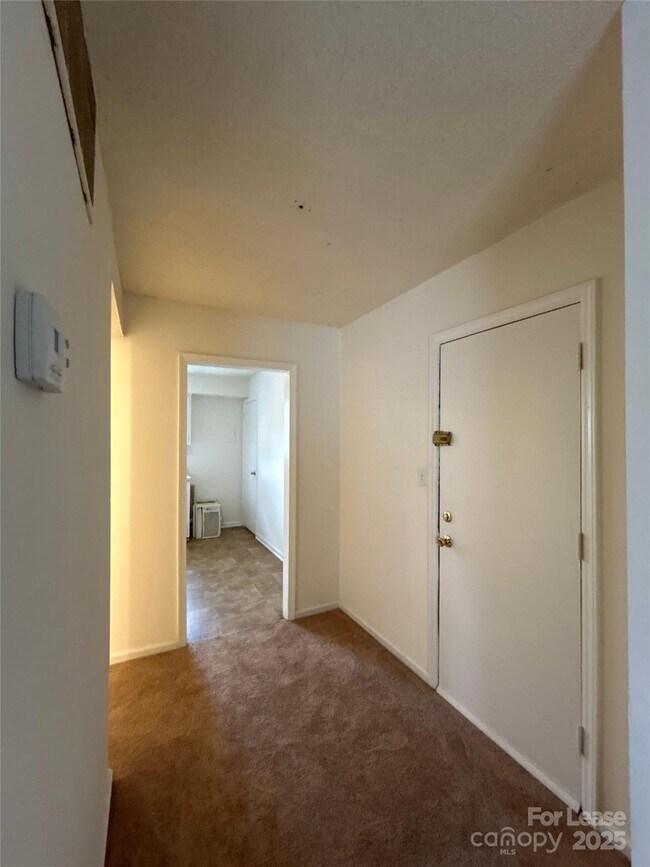 Foto del edificio - 5805 Hunting Ridge Ln