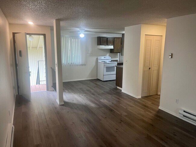 Foto del edificio - Single level top floor 1 bed Flat w/Covere...