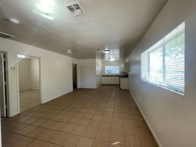 Foto del edificio - 2508 E Mobile Ln