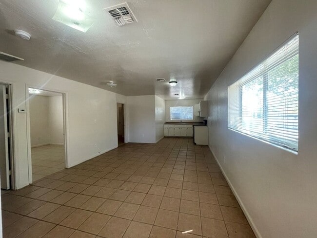 Building Photo - 2508 E Mobile Ln