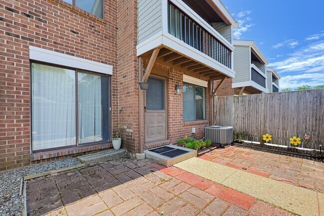Building Photo - 167 Greenbrook Dr