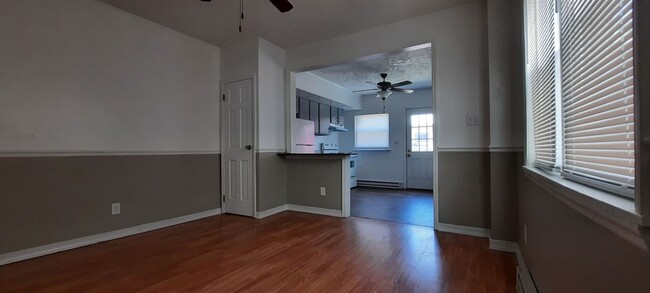 Building Photo - 3 br, 1.5 bath House - 414 CARBON ST