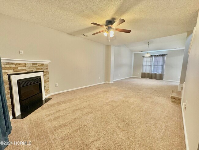 Foto del edificio - 321 Winners Cir S