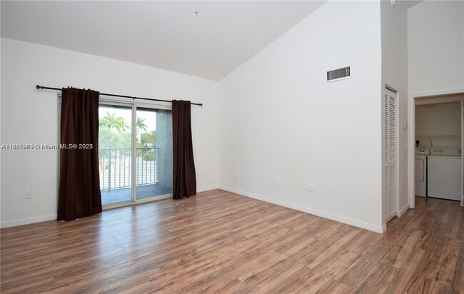 Building Photo - 631 SW 111th Ln