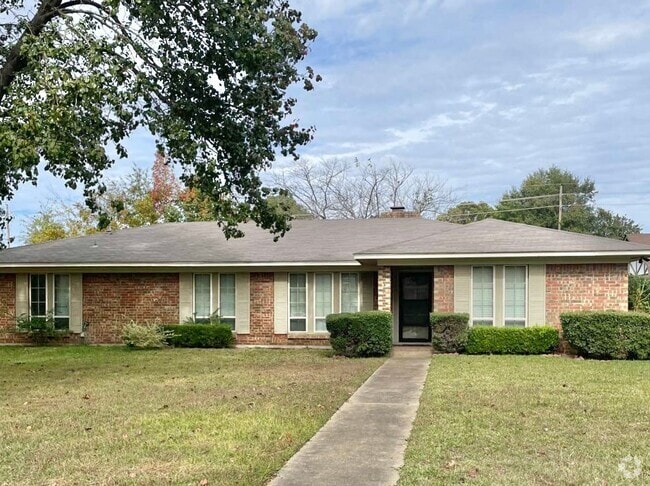 Building Photo - 31 Heatherwood Dr